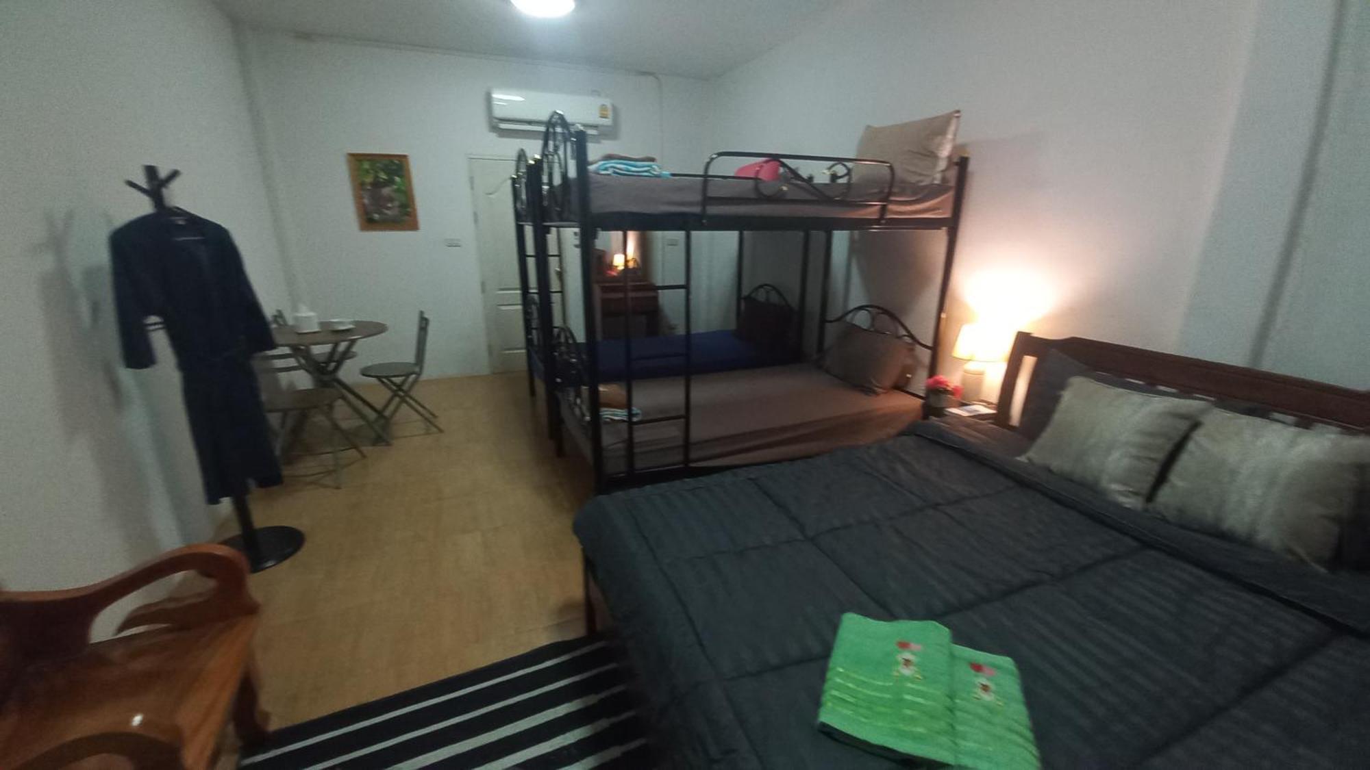 Amaretto Hostel Surat Thani Eksteriør billede