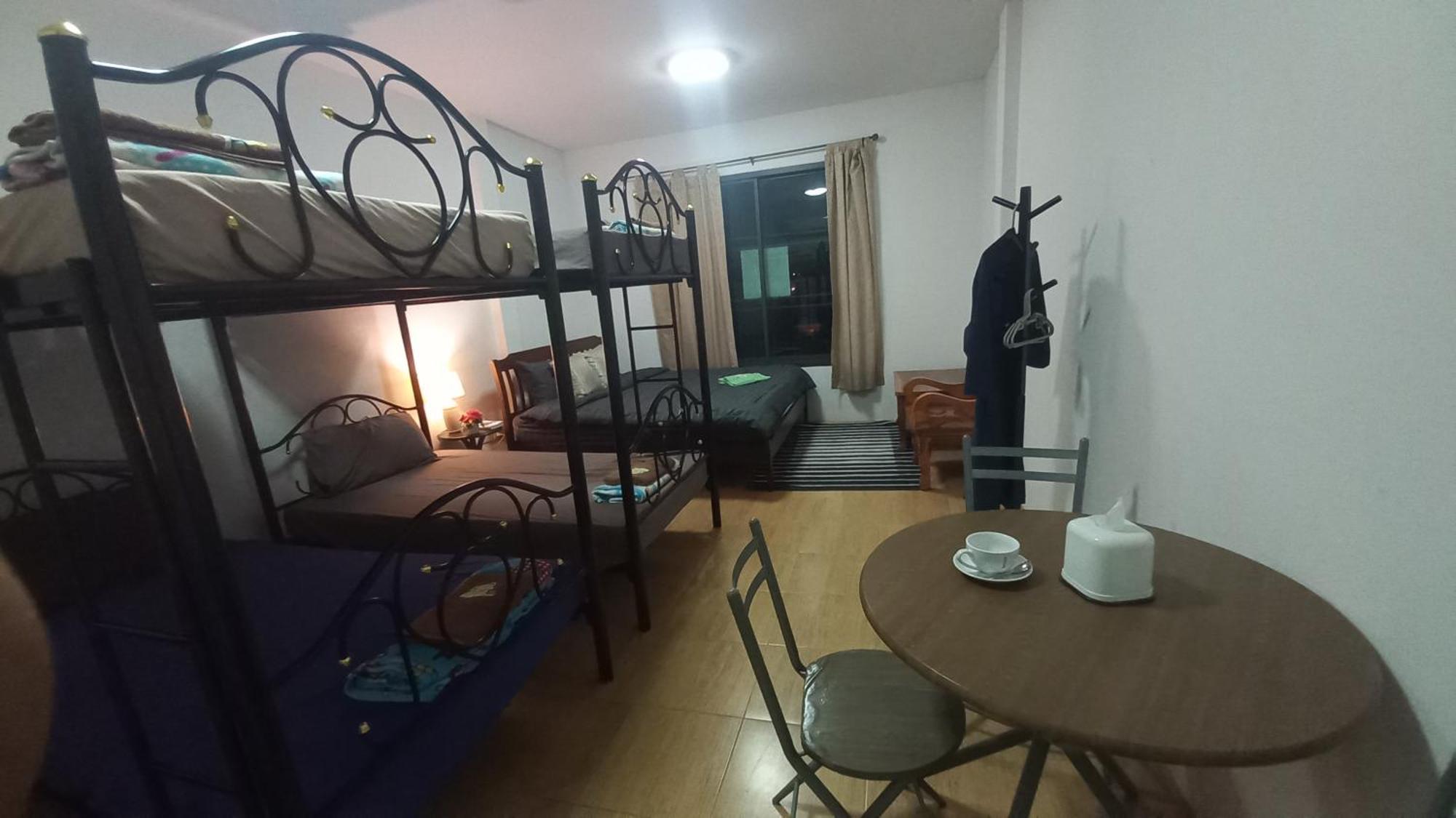Amaretto Hostel Surat Thani Eksteriør billede